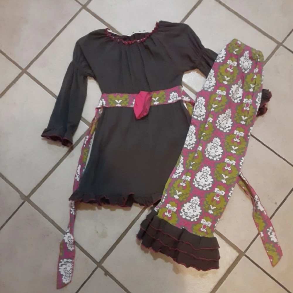 2 piece outfit size 10 (150)
